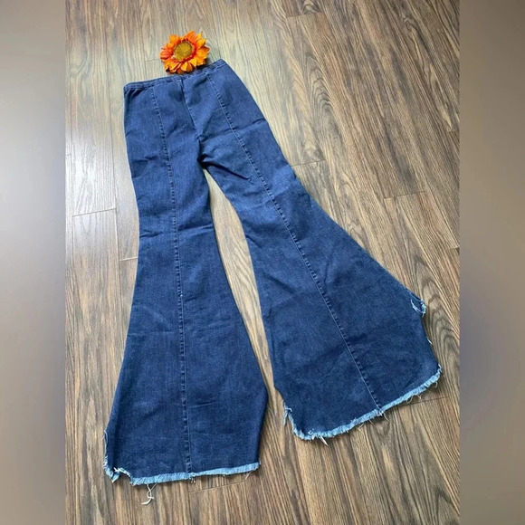 🦋B2G1🦋FOR THE REPUBLIC Hi-Low Raw Hem Bell Bottom Jeans | 6 | - Picture 7 of 10